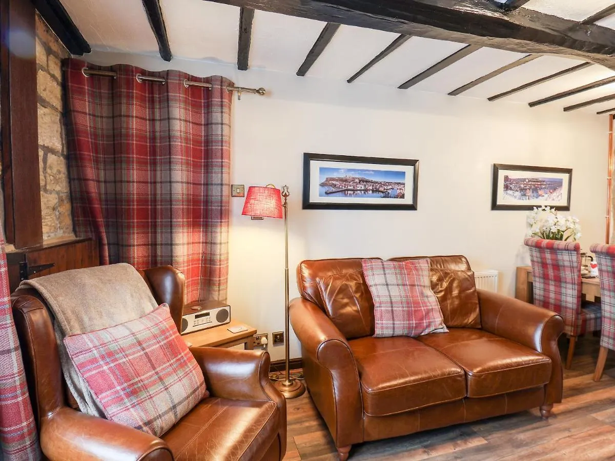 Midships Cottage Whitby 0*,